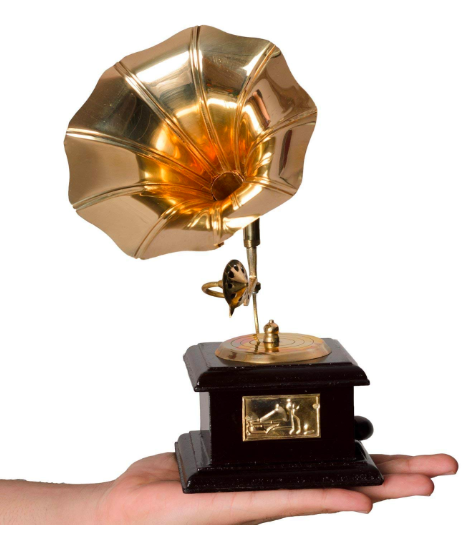 vintage-gramophone-showpiece-for-decor